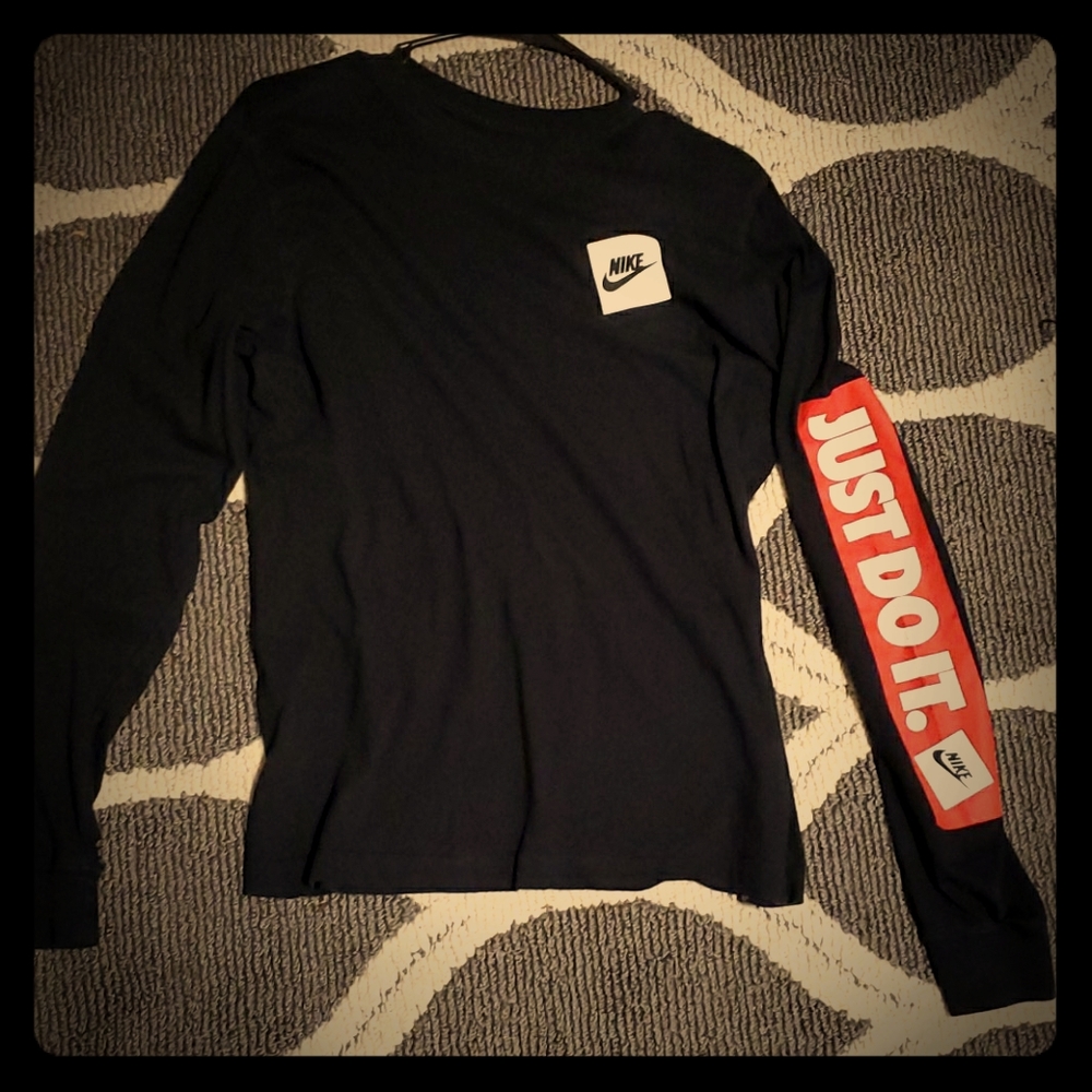Nike long sleeve t-shirt